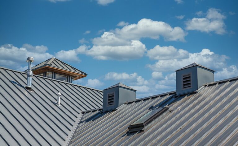 Metal Roof Types: Standing Seam vs Multi-Rib Panel Systems Guide